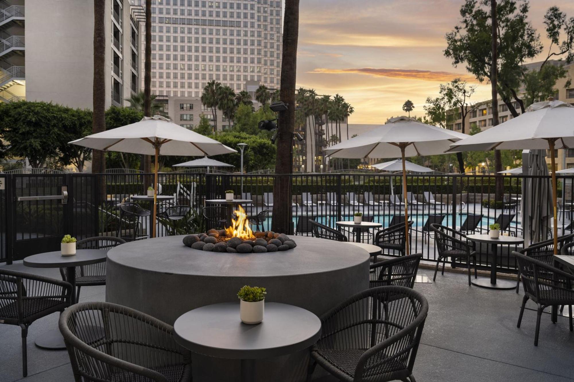 Costa Mesa Marriott Hotel Exterior foto